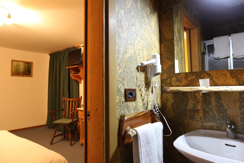 Albergo Centrale Forni di Sopra Eksteriør billede