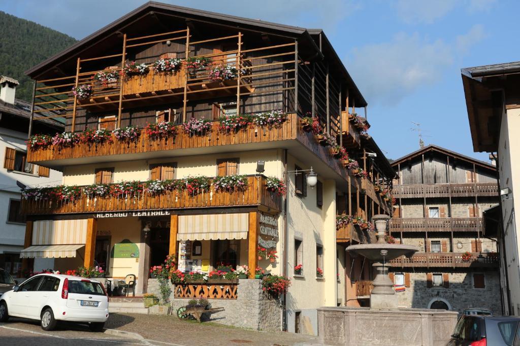 Albergo Centrale Forni di Sopra Eksteriør billede